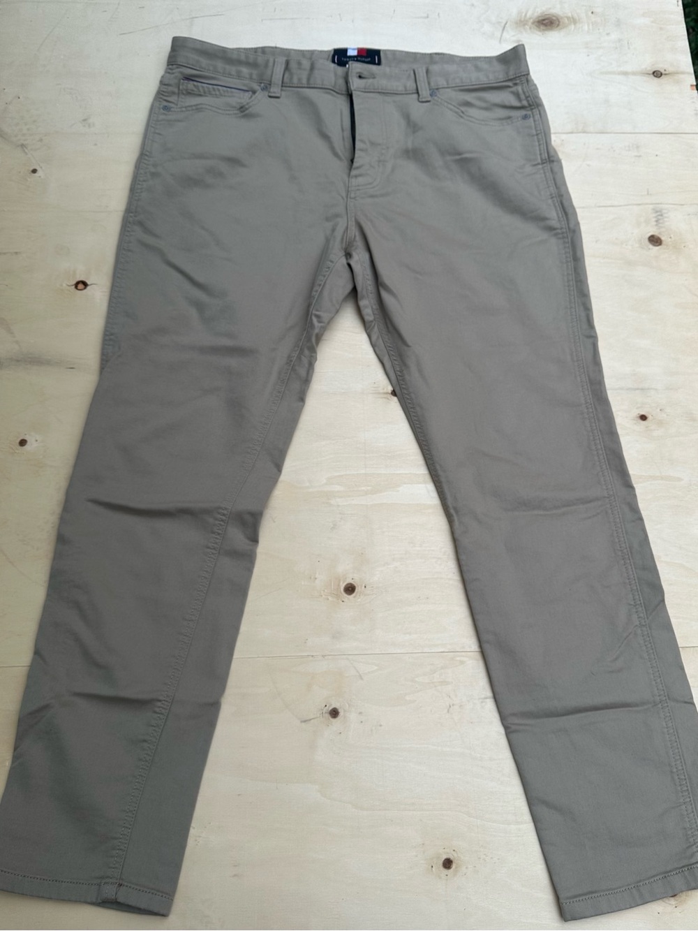 Tommy Hilfiger Men’s Khaki Stretch Pants – Size 36x32